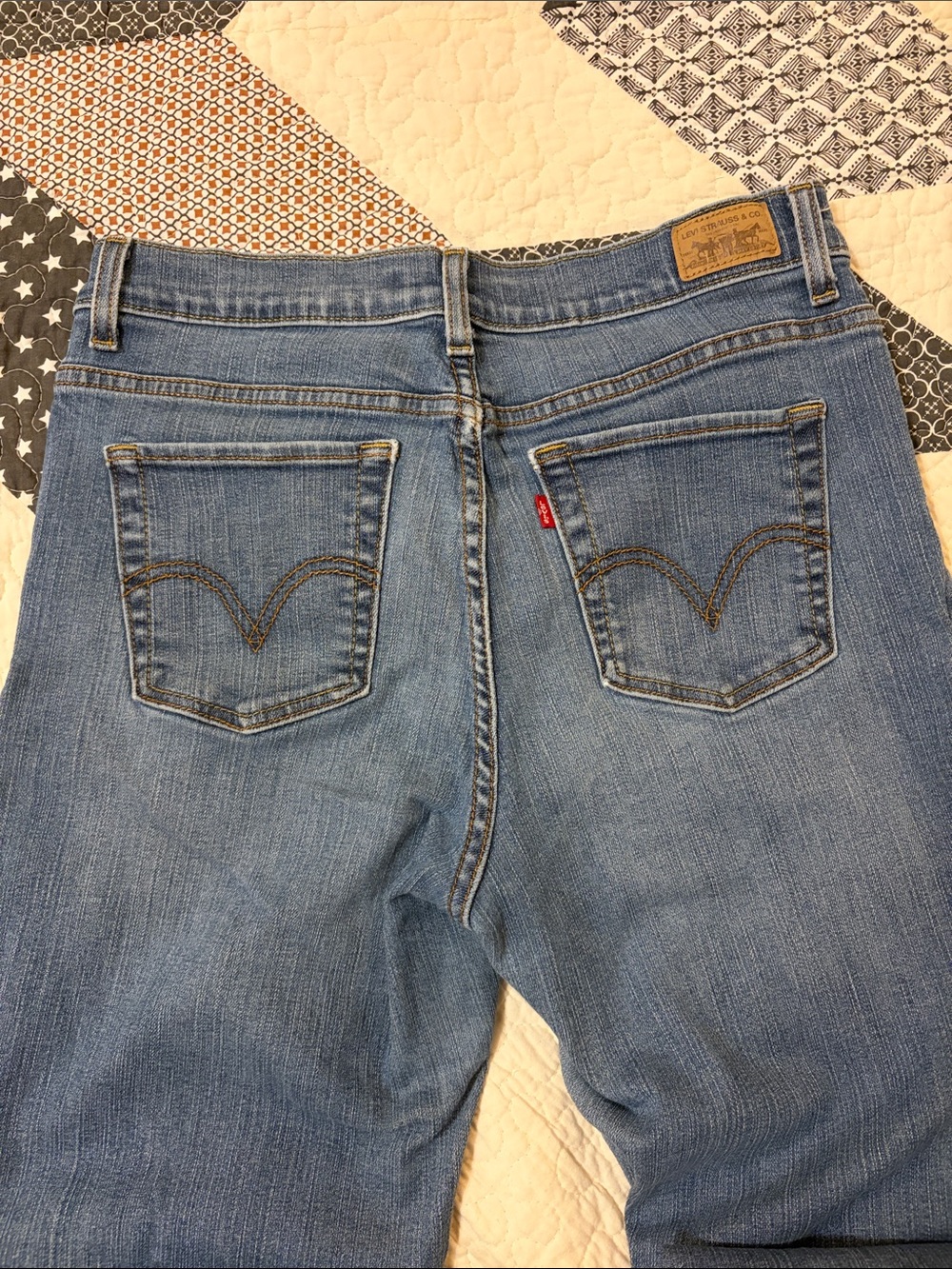 Levi's Classic Vintage style Women’s Blue Jean Bootcut - Picture 3 of 6